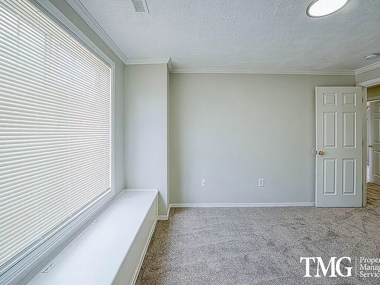17015 NE 31st Way — Photo 13
