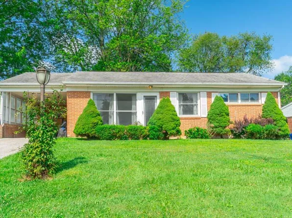 18 Crestview Dr, York, PA 17402