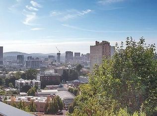 212 NW Uptown Ter APT 2B, Portland, OR 97210