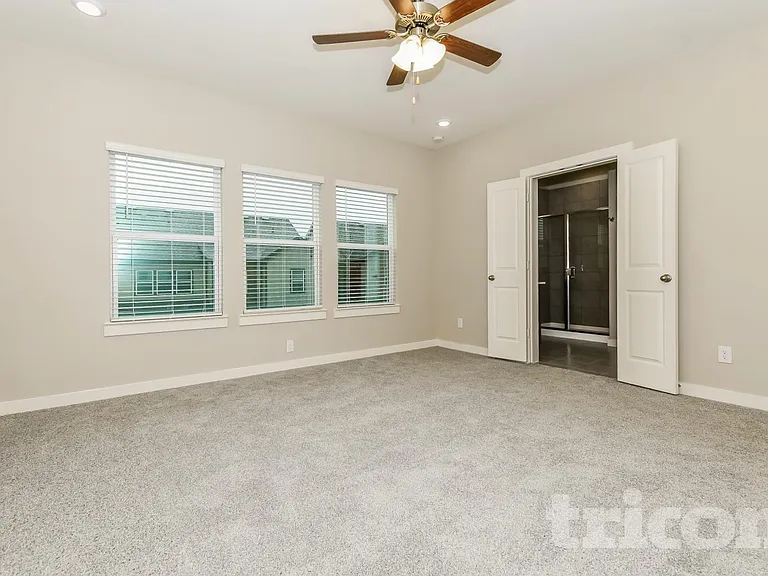 5464 Sandstone Dr — Photo 4
