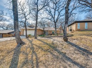 7021 Crabtree Ln, North Richland Hills, TX 76182