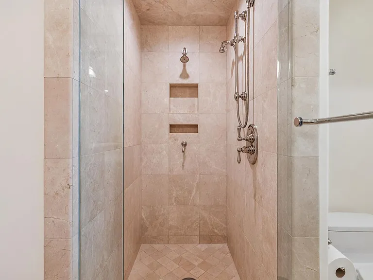 845 Windsor Dr — Photo 27