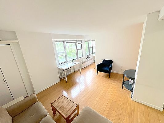 3rd image of 100 W 93rd St APT 4A