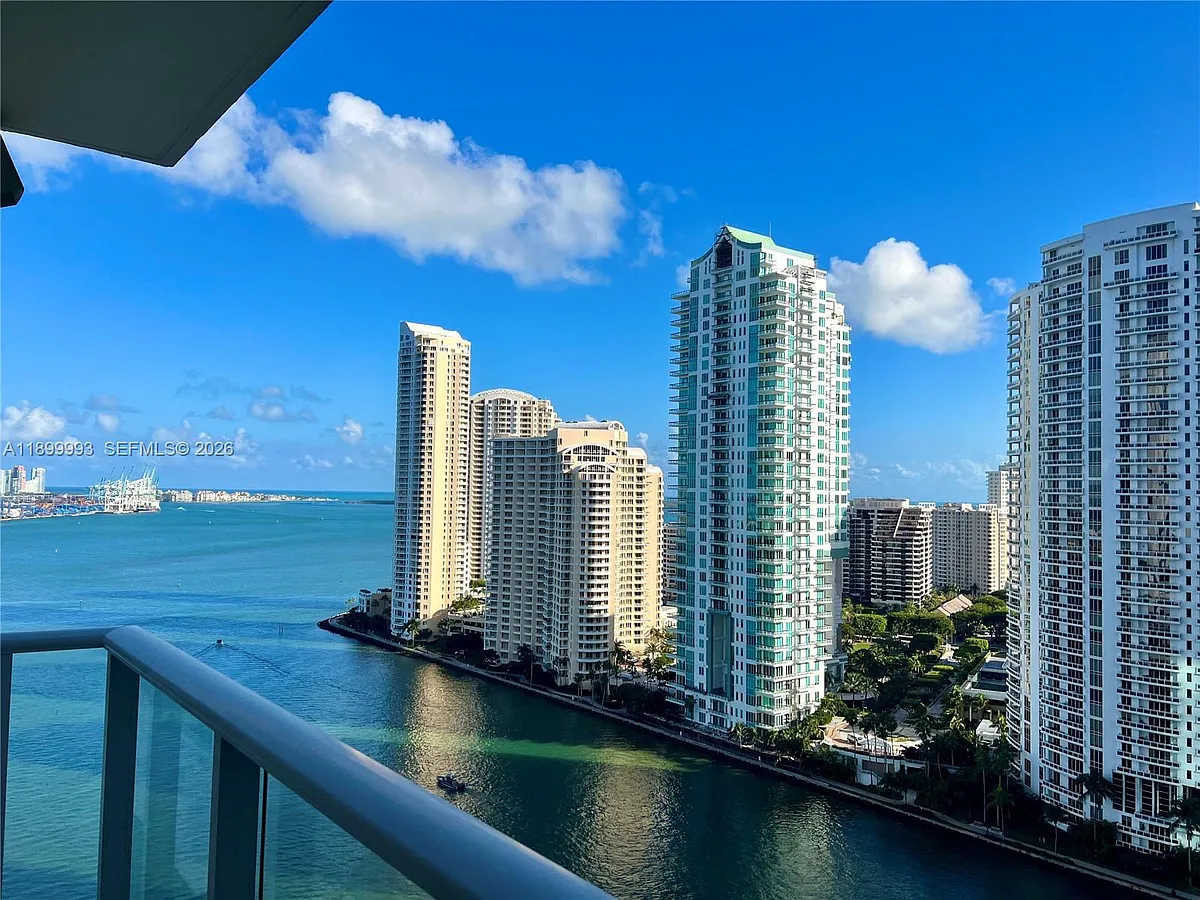 Building Photo - 300 S Biscayne Blvd #2006