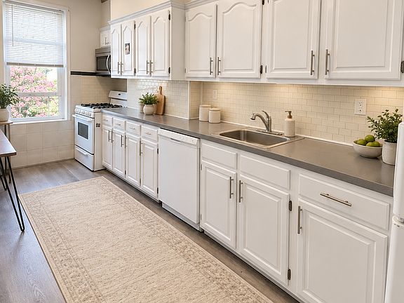3rd image of 6127 Palmetto St #2F