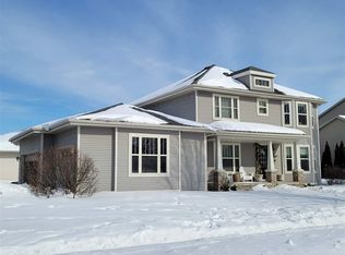 611 Pleasant Valley Pkwy, Waunakee, WI 53597