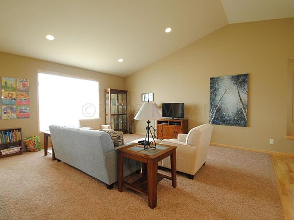 3rd image of 930 35th Ave W