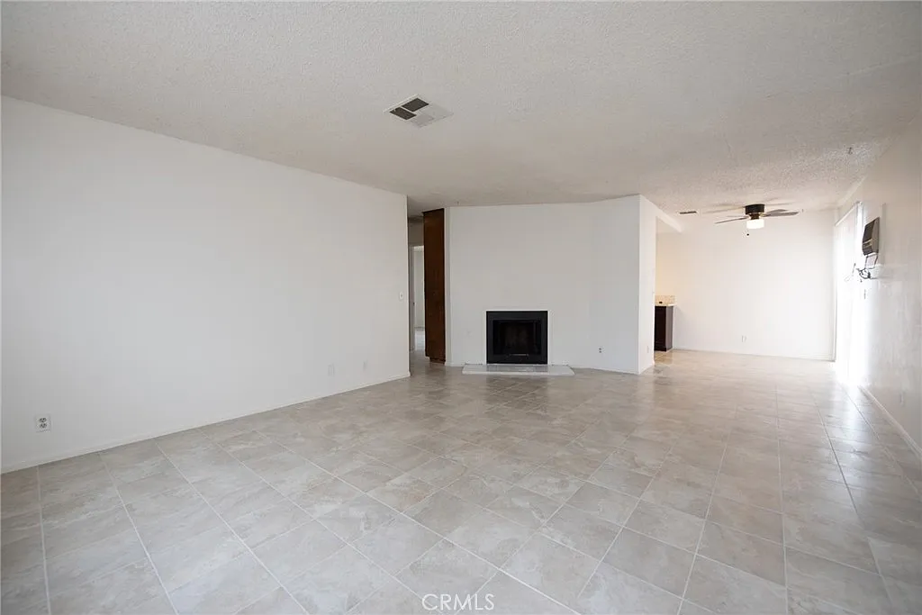 2 bed, 990 sqft, $1,700 — Photo 2