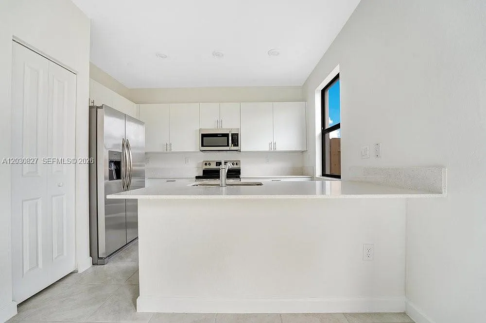 3 bed, 2.5 bath, 1331 sqft, $2,850 — Photo 4