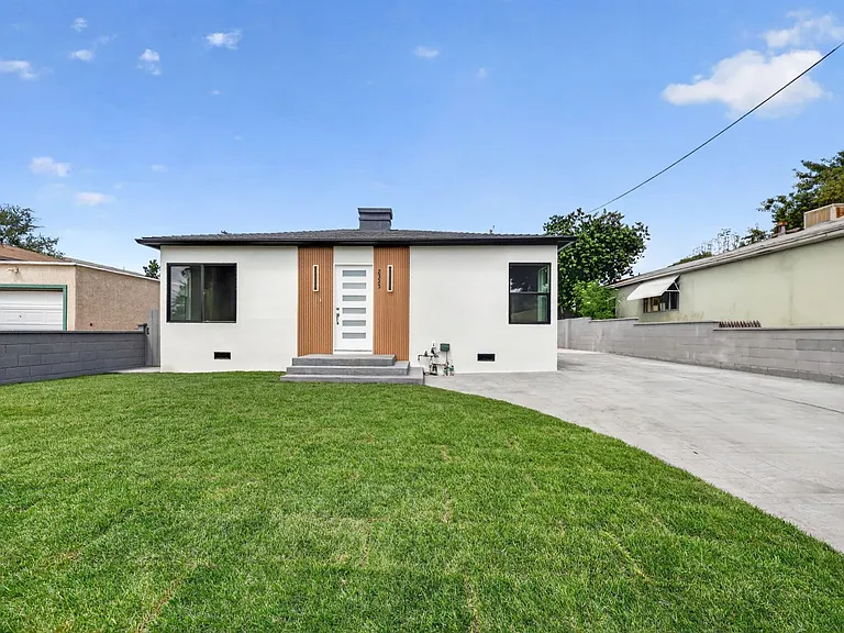 2325 N Naomi St — Photo 5