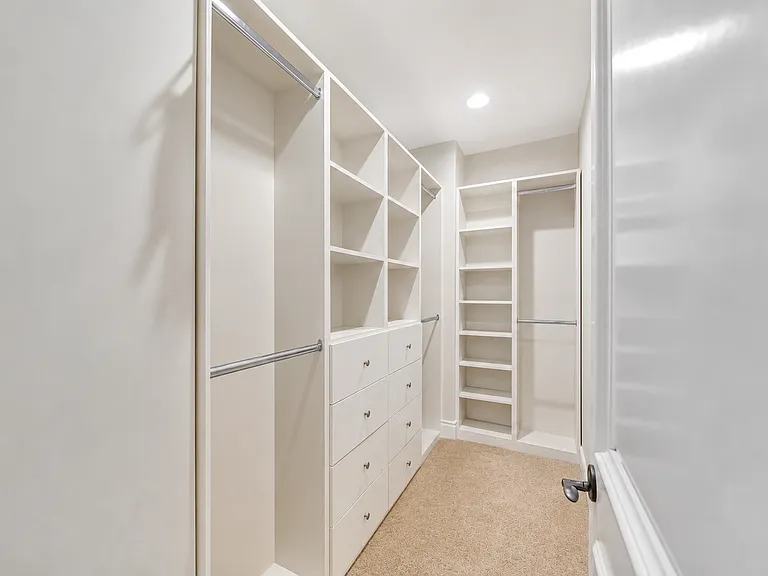 4820 Valjean Ave — Photo 24