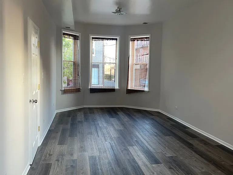 2346 W Taylor St — Photo 2