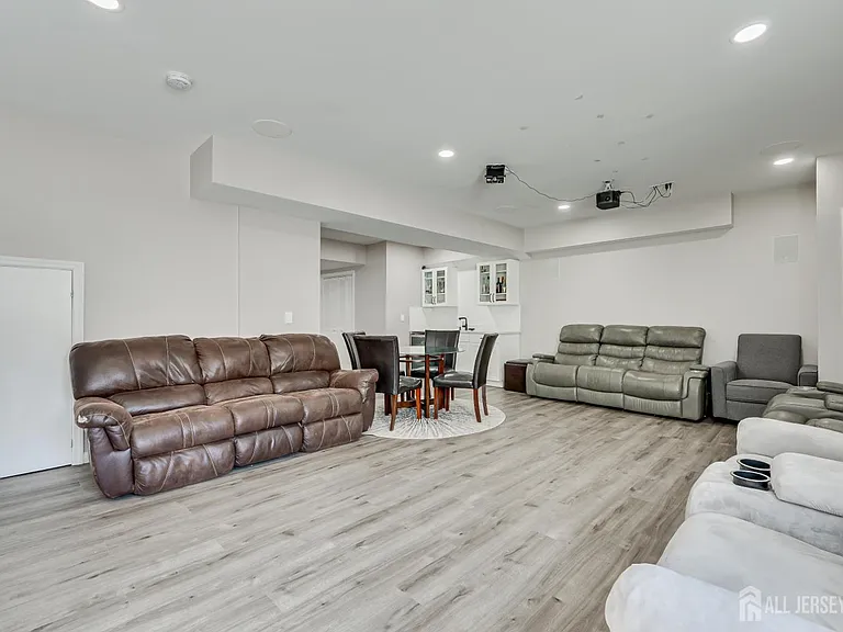 14 Hyacinth Ln — Photo 41