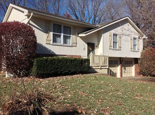 1404 Park Ln, Liberty, MO 64068