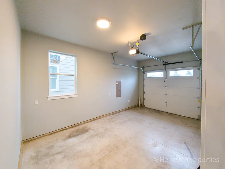 2530 SW Coho St — Photo 3