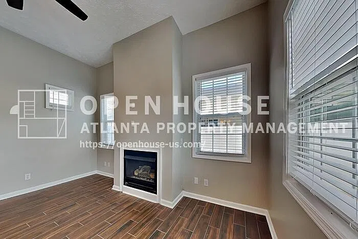 3 bed, 2.5 bath, 1221 sqft, $2,050 — Photo 3