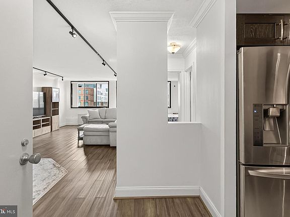 4th image of 801 N Pitt St APT 910