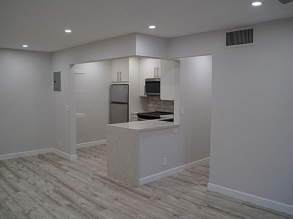 5th image of 6467 Bay Club Dr APT 2