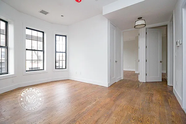 Living room, photo 1