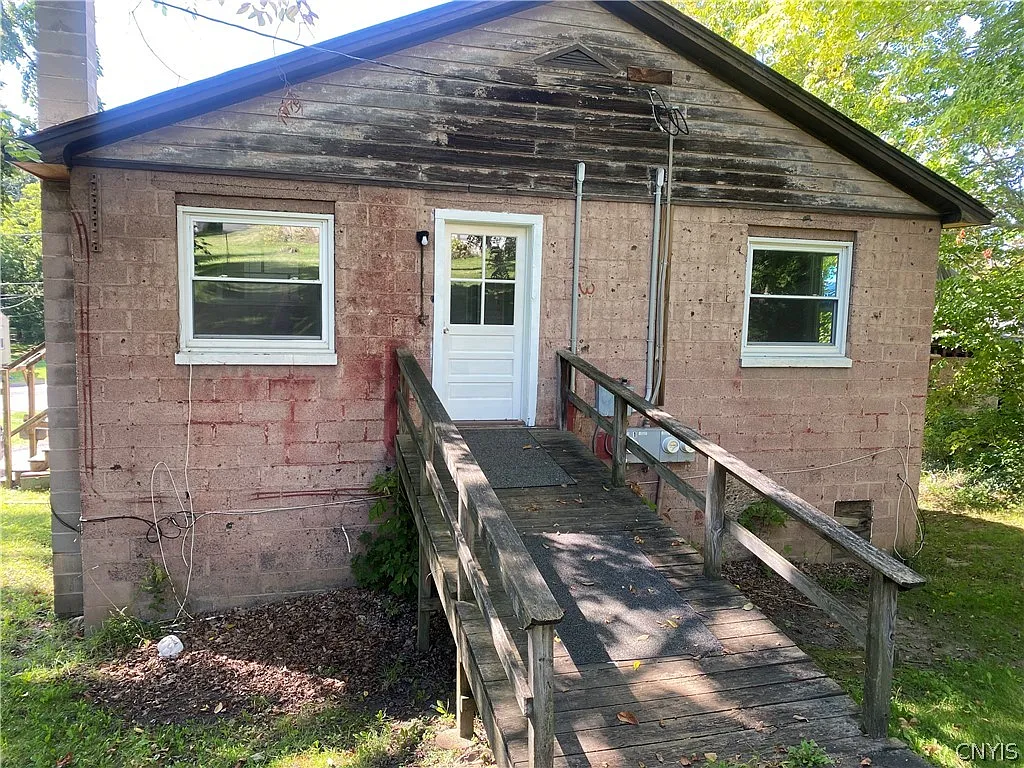 2 bed, 1.0 bath, 600 sqft, $1,200 — Photo 1