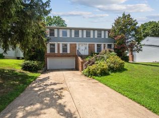 1402 Kingstream Dr, Herndon, VA 20170