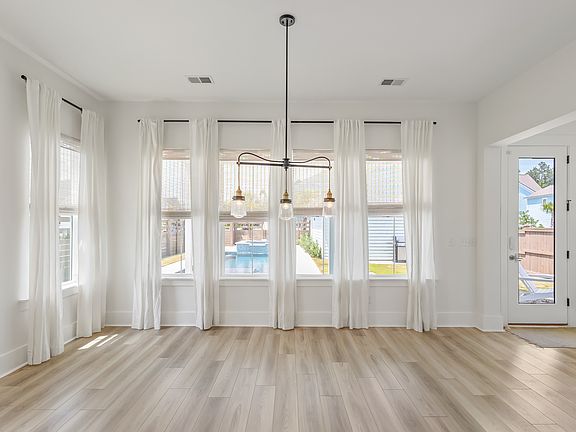 5th image of 135 Pocket Bend Cir #135