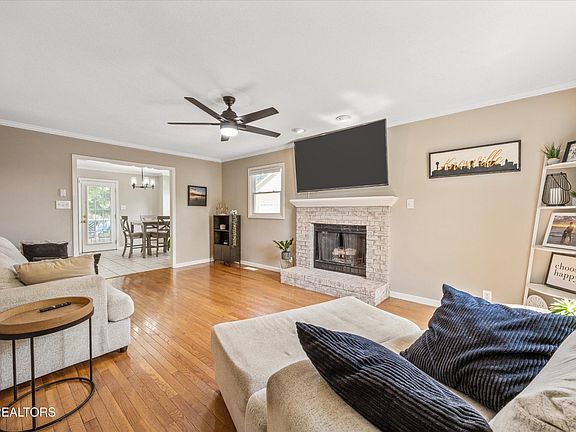 5th image of 1617 Scenic Valley Ln