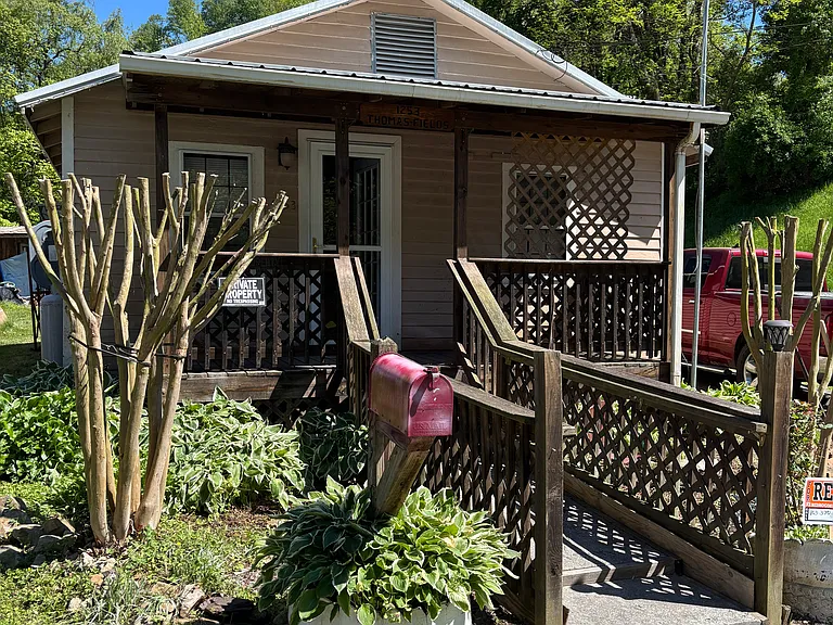 1253 Matson Dr — Photo 2