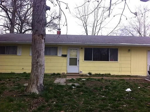 1703 Andrews Dr photo 1