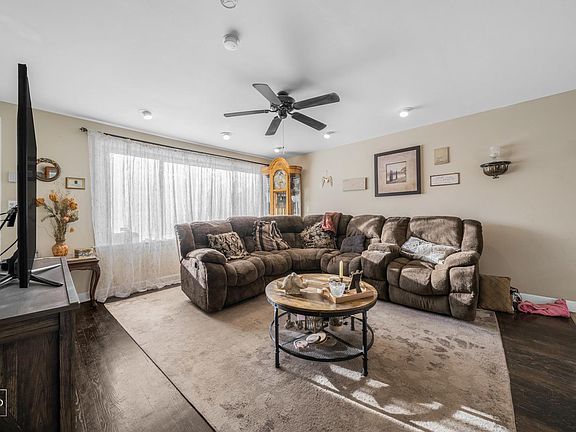3rd image of 33697 N Idlewild Dr