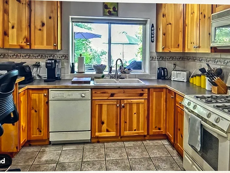2208 Samish Way — Photo 5