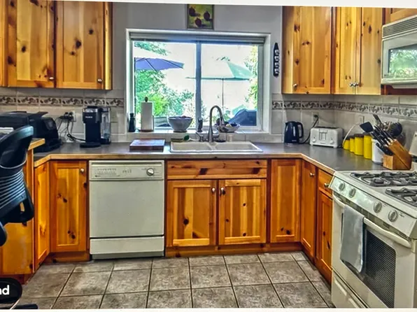 2208 Samish Way, Bellingham, WA 98229
