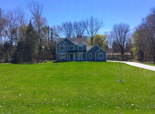 461 Lake Pines Dr, Webster, NY 14580