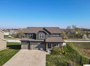21010 Castlerock Ln, Gretna, NE 68028