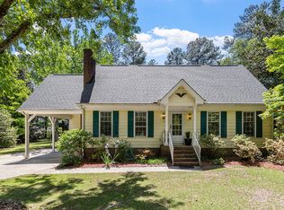 912 Greenbriar Dr, Fuquay Varina, NC 27526