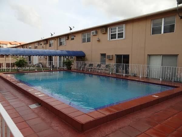 2nd image of 1154 W 35th St APT 208