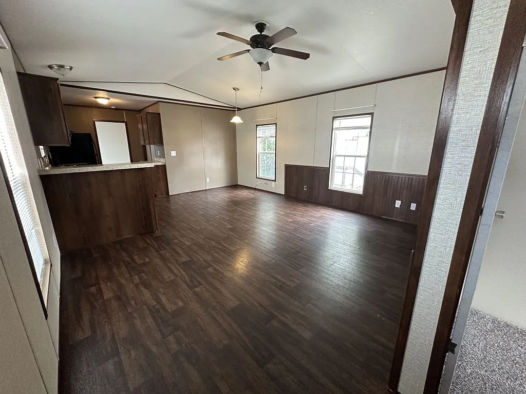 2 bed, 2.0 bath, 896 sqft, $1,598 — Photo 2