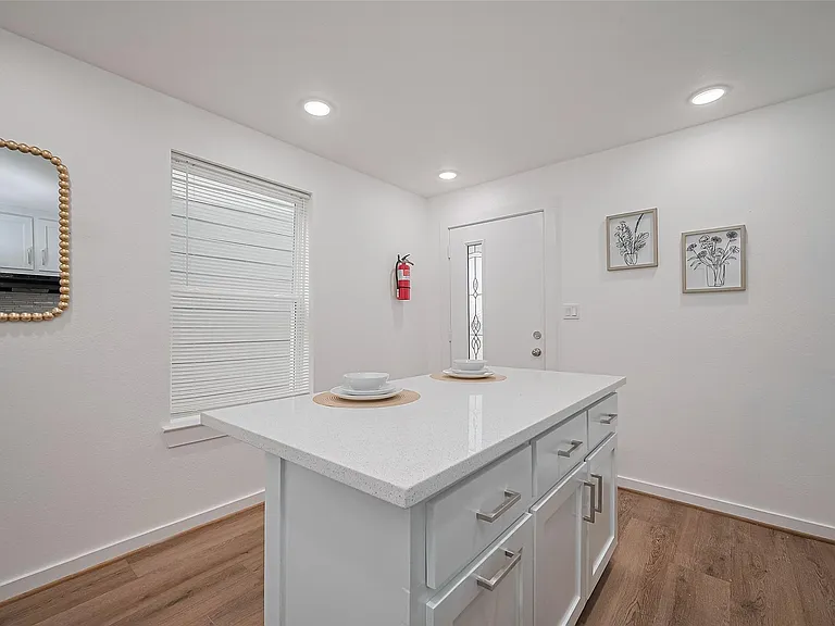 6725 Avenue K — Photo 13