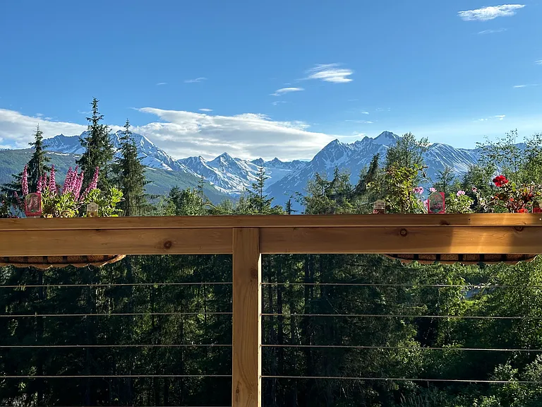 35 Mile Haines Hwy — Photo 2