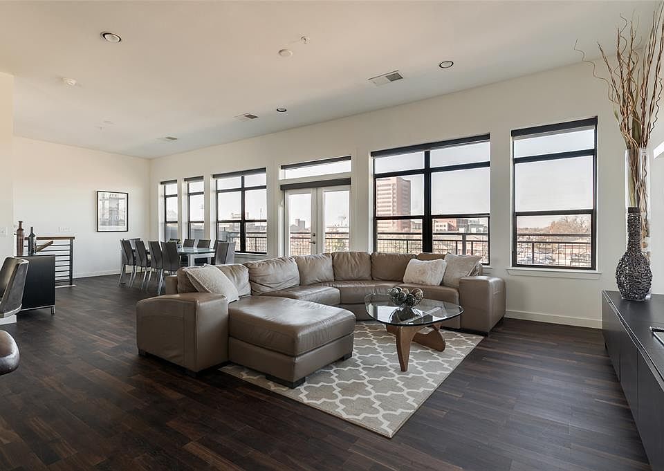 1st image of 401 E Boyd St Suite 400
