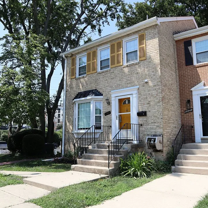 10951 Amherst Ave