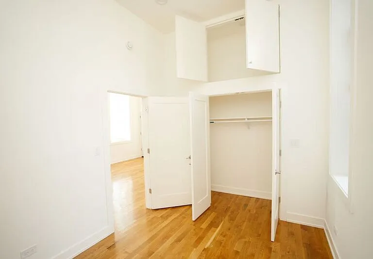 1924 S Throop St #1 — Photo 8