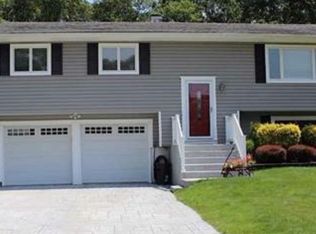 31 Shenandoah Blvd, Port Jefferson Station, NY 11776