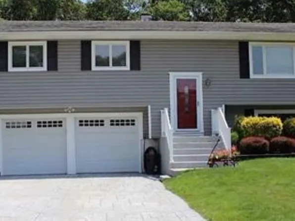 31 Shenandoah Boulevard, Port Jefferson Station, NY 11776
