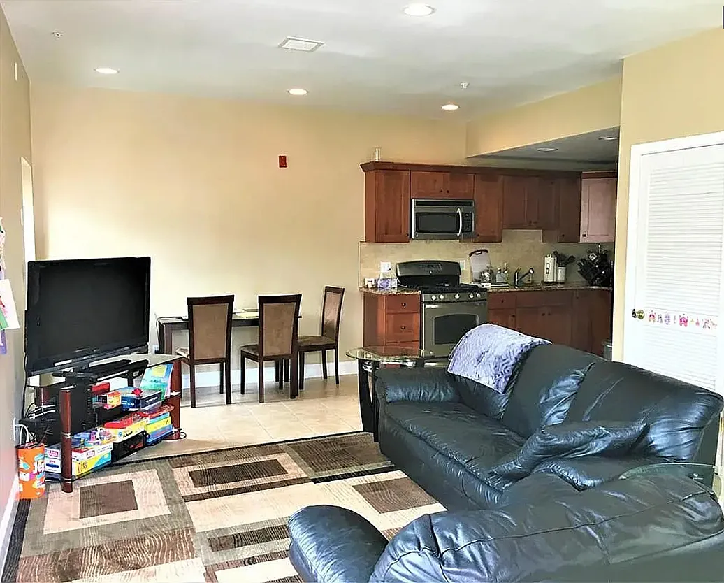 2 bed, 1000 sqft, $2,650 — Photo 2