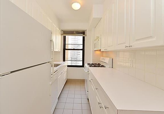 4th image of 235 W End Ave APT 17D
