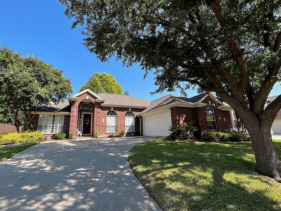 1st image of 2720 Meadow Wood Dr