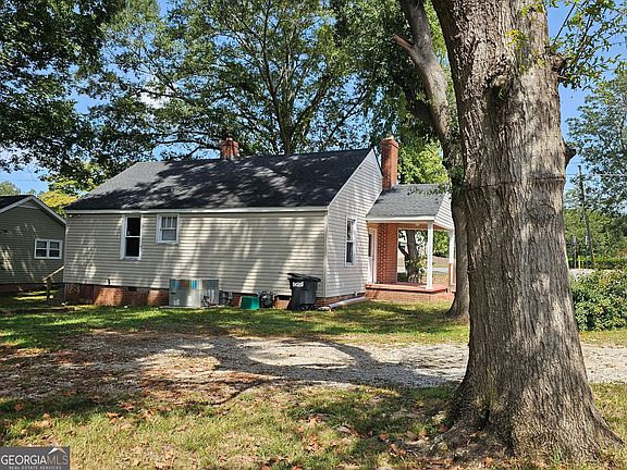 2nd image of 846 Benson St