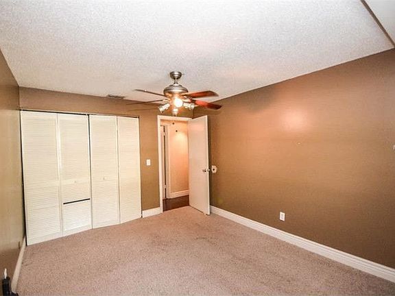 3rd image of 8509 N Packwood Ave