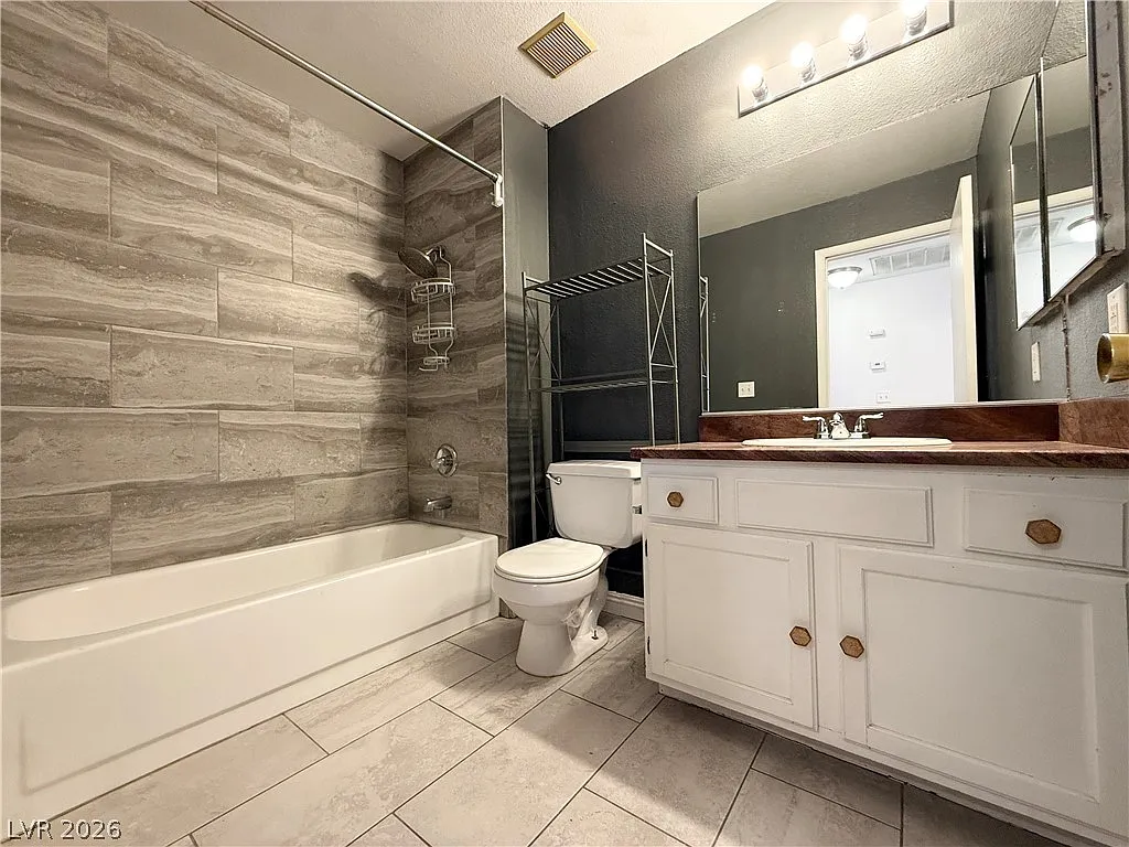 4 bed, 2.5 bath, 1638 sqft, $2,240 — Photo 3